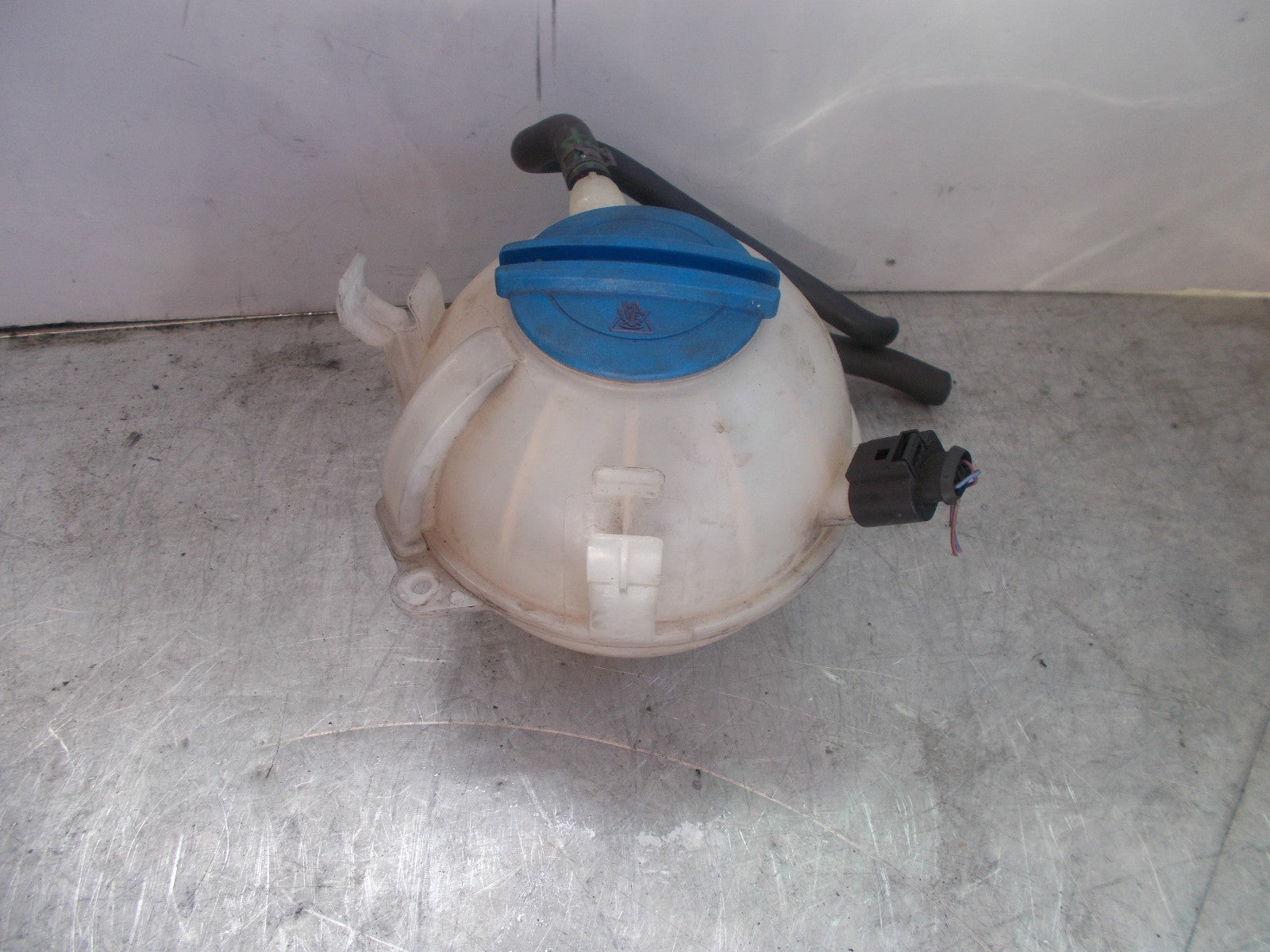 VOLKSWAGEN AUDI SEAT COOLANT BOTTLE TANK / HEADER TANK 1K0121407