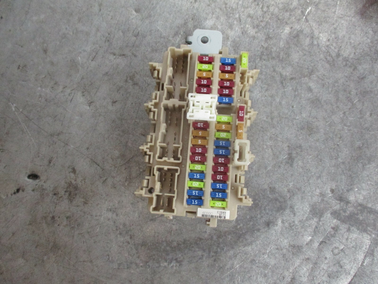 NISSAN QASHQAI J11 FUSE RELAY BOX MODULE UNIT 4EB0C