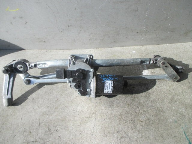 2005 BMW 3 SERIES E90 FRONT WIPER MOTOR WITH LINKAGE 6978264