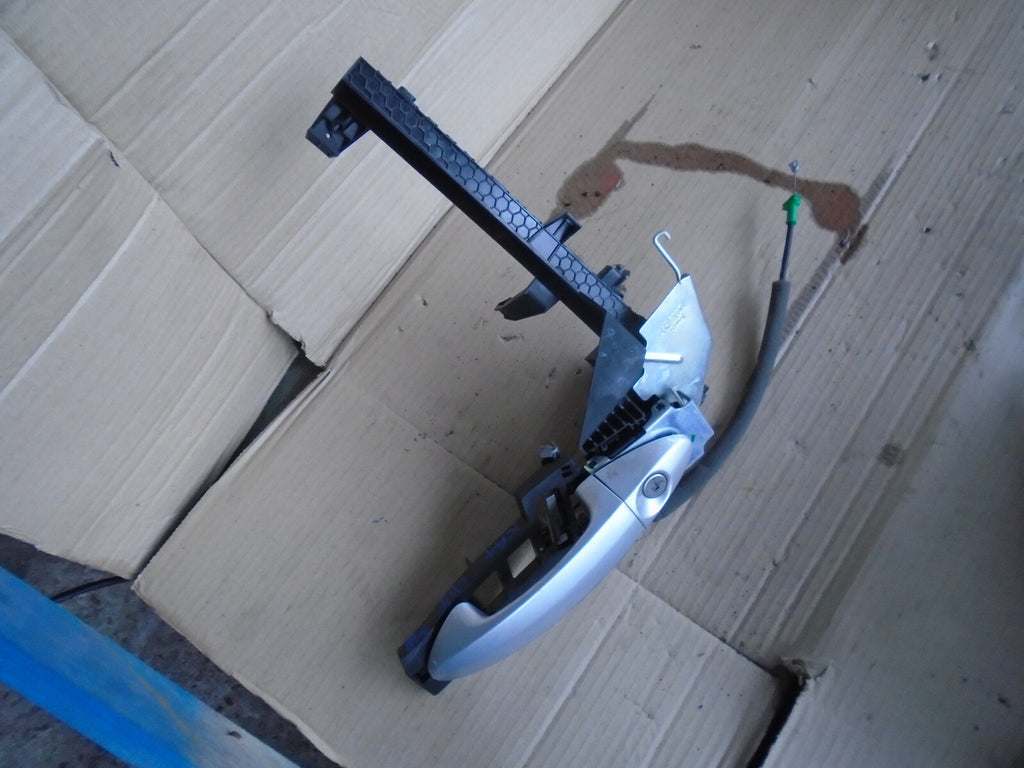 FORD KA + 2018 5 DOOR OSF DRIVER FRONT DOOR EXTERIOR DOOR HANDLE SILVER