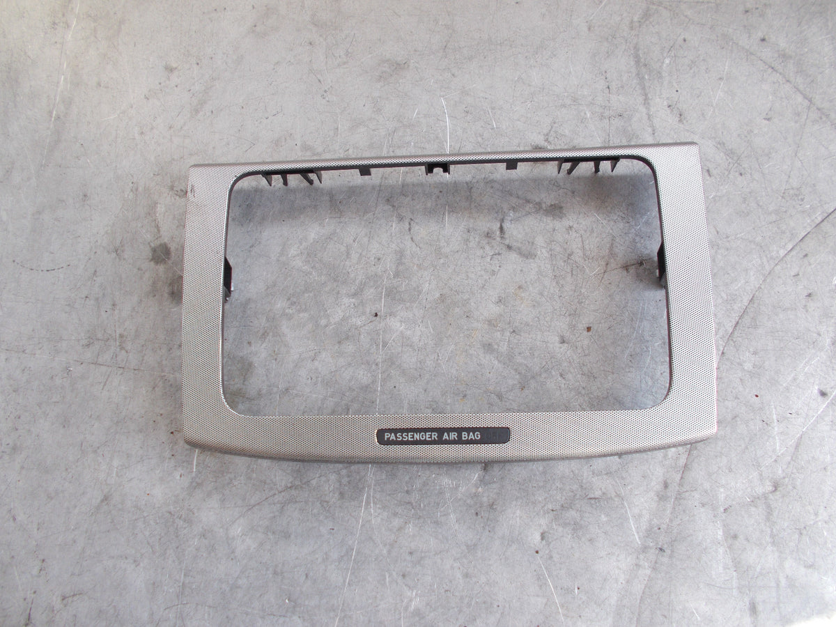 VW VOLKSWAGEN PASSAT B6 2006 STEREO SURROUND TRIM SILVER 3C0858069M