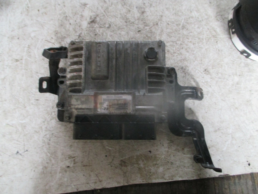 HYUNDAI i30 2016 MK2 ENGINE CONTROL MODULE ECU 391302A410
