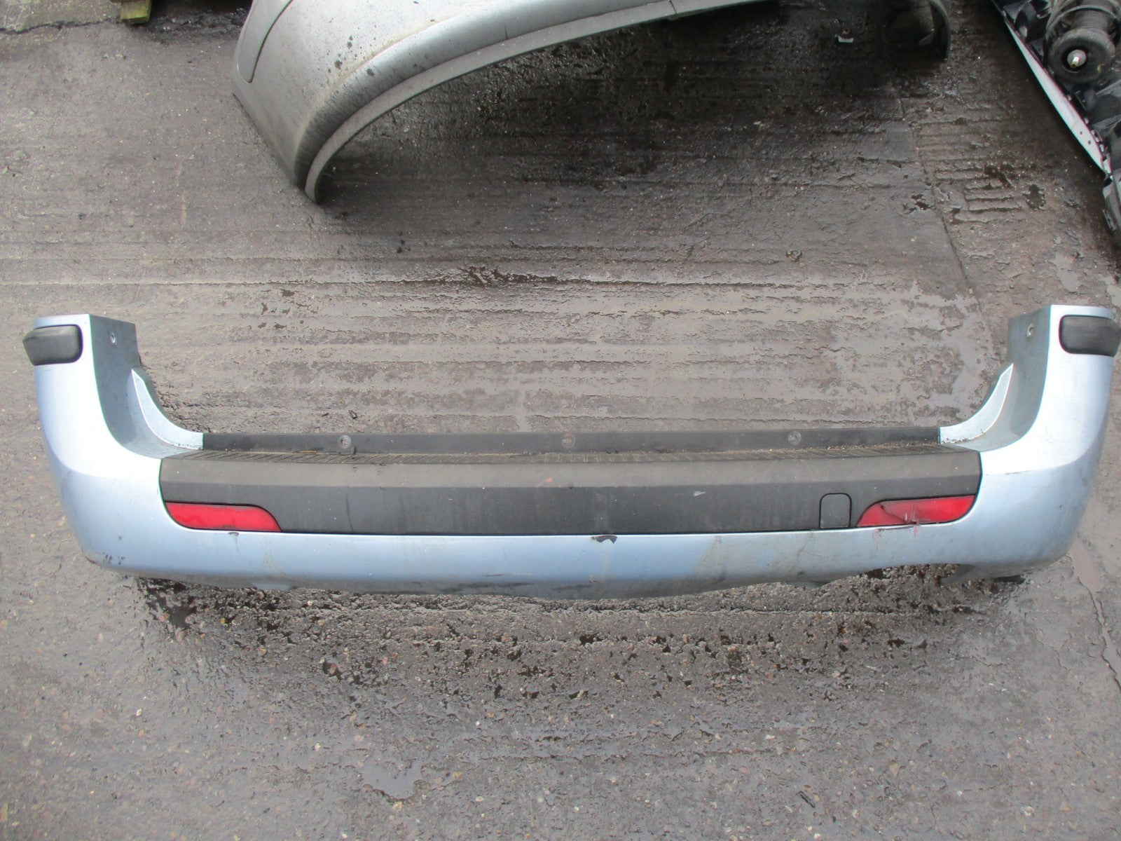 FIAT ULYSSE MPV 2004 COMPLETE REAR PLASTIC BUMPER LOWER TRIM REFLECTORS BLUE