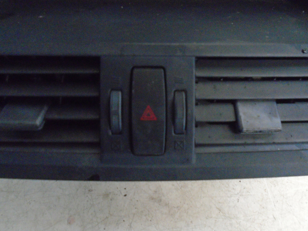 MAZDA 6 2009 MK2 CENTRE DISPLAY SCREEN WITH AIR VENTS & HAZARD SWITCH