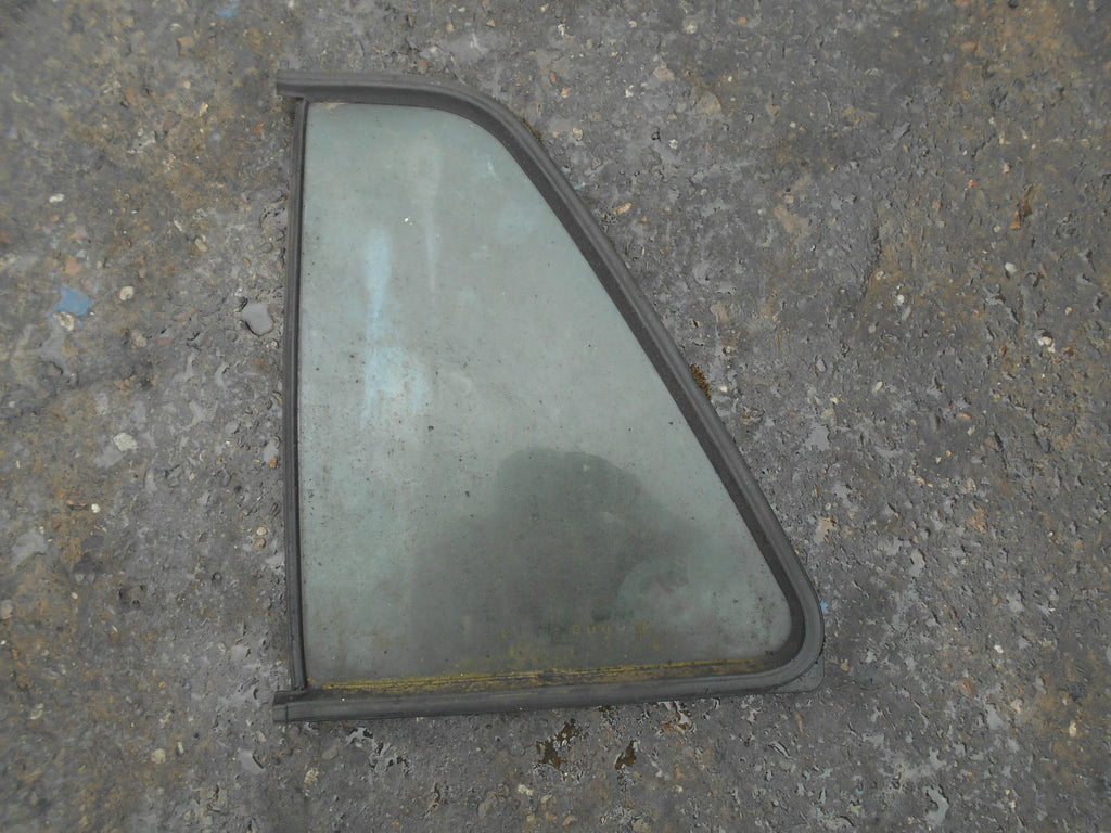 VOLKSWAGEN VW GOLF MK2 1992 5 DOOR NSR PASSENGER SIDE REAR 1/4 QUARTER GLASS