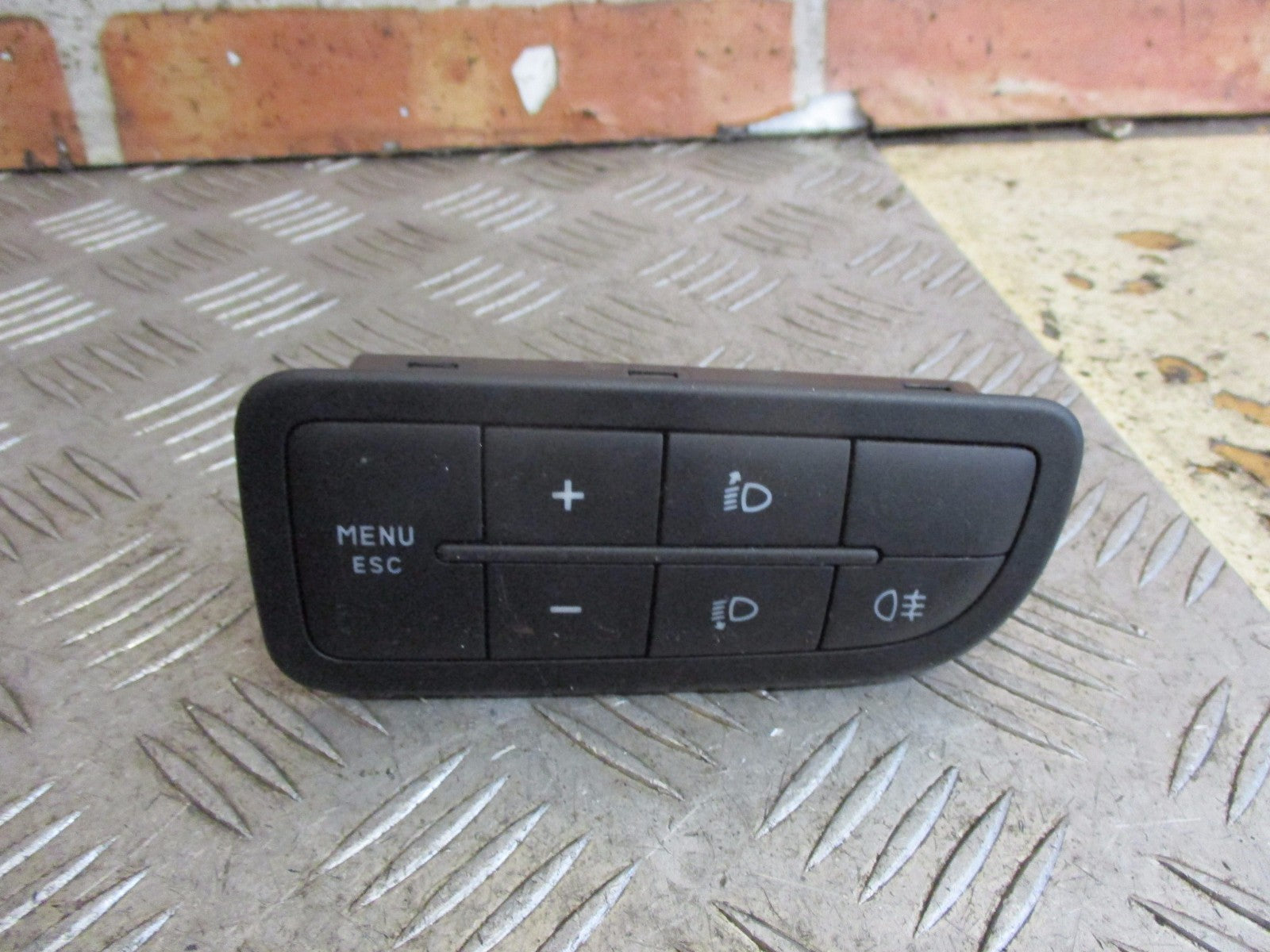 FIAT GRANDE PUNTO 2011 FOG SPOT LIGHT MENU ESC SWITCH CONTROL BUTTONS