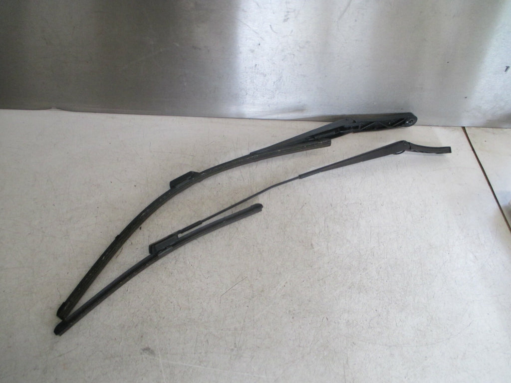 SKODA FABIA 2017 NJ FRONT WIPER ARMS X2 PAIR 6V2955410