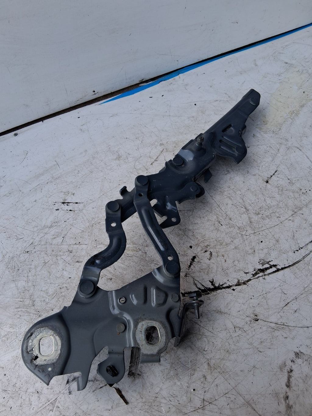 2024 BMW 2 SERIES SIDE FRONT BONNET HINGES 7450924