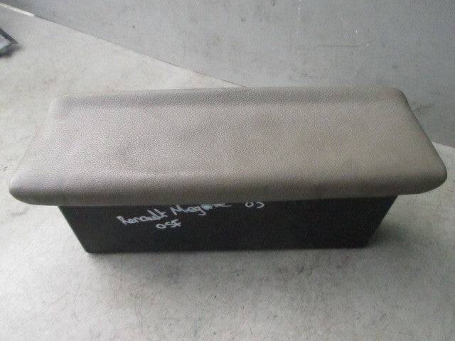 2009 RENAULT MEGANE MK2 OSF DRIVER SIDE GLOVE BOX STORAGE COMPARTMENT 8200099165