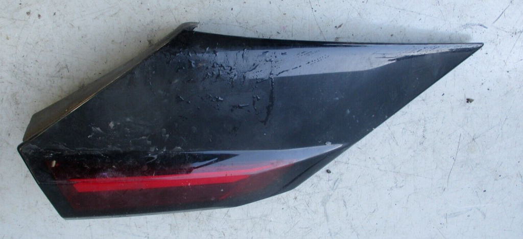 CITROEN C4 MK3 2022 OSR DRIVER SIDE REAR INNER BOOTLID TAIL LIGHT 9835109680