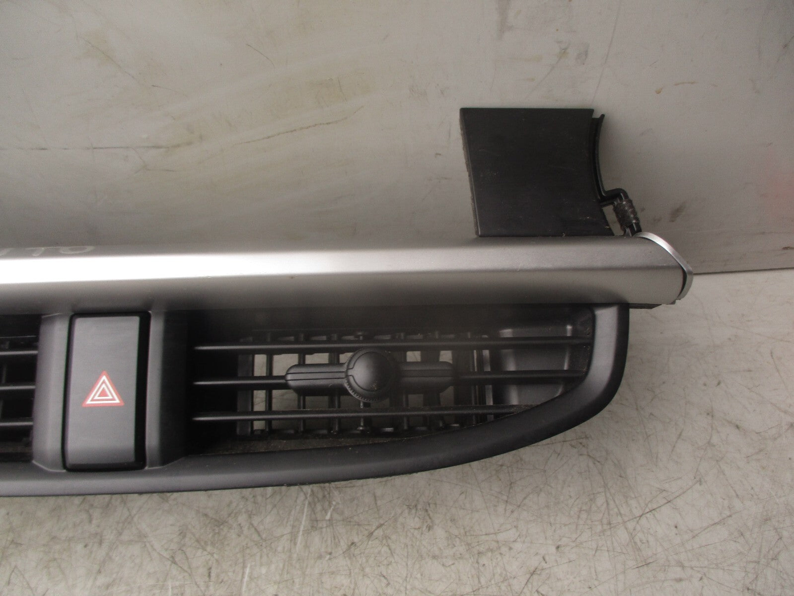 2021 KIA PICANTO MK3 JA DASHBOARD CENTRE AIR VENTS TRIM PANEL WITH HAZARD SWITCH