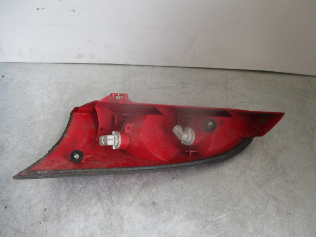 98-04 FORD FOCUS MK1 HATCHBACK OSR DRIVER SIDE REAR BRAKE TAIL LIGHT 1M5113404A