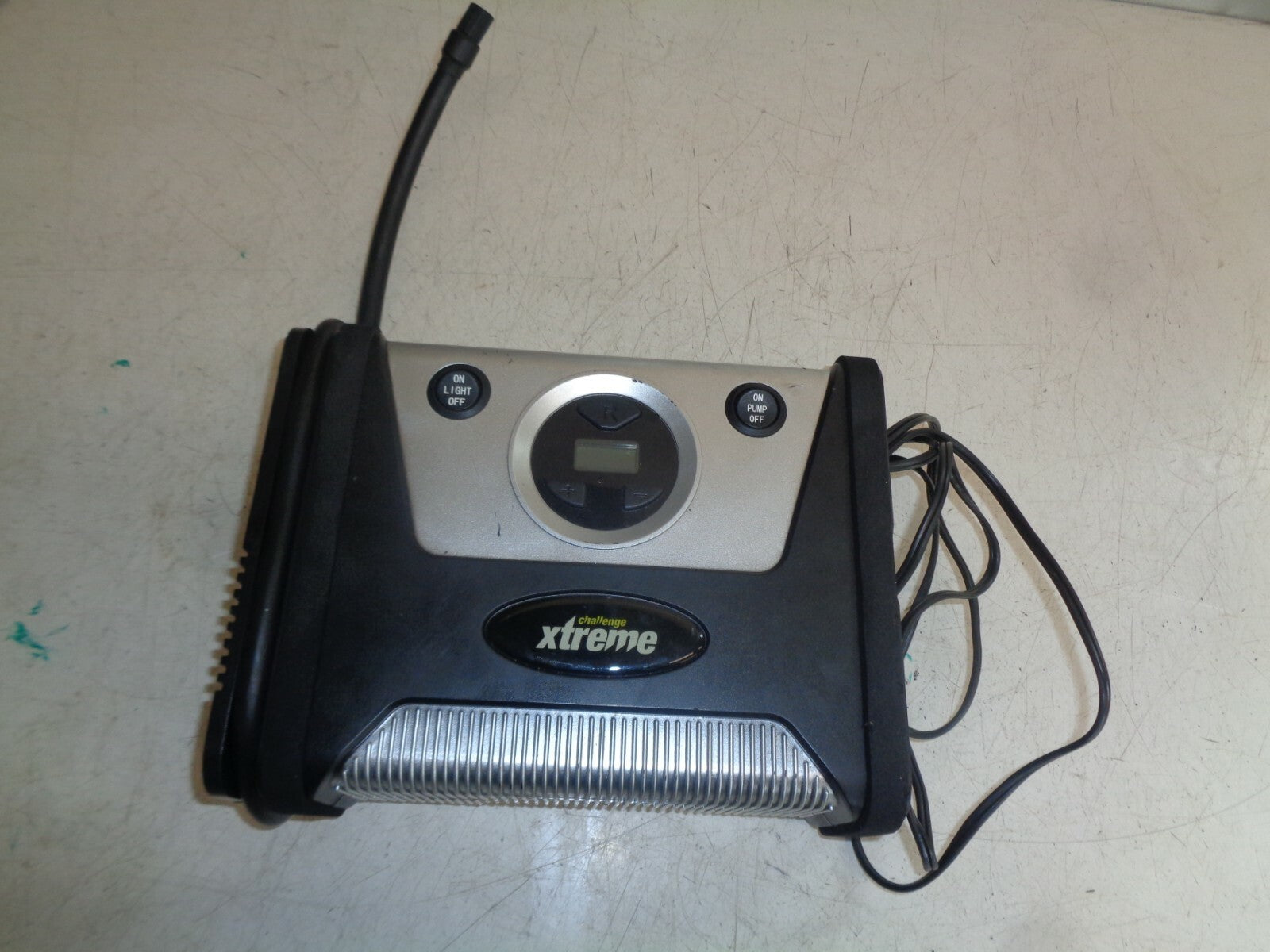 CHALLENGE XTREME DIGITAL TYRE INFILATOR WITH AUTO CUT OFF
