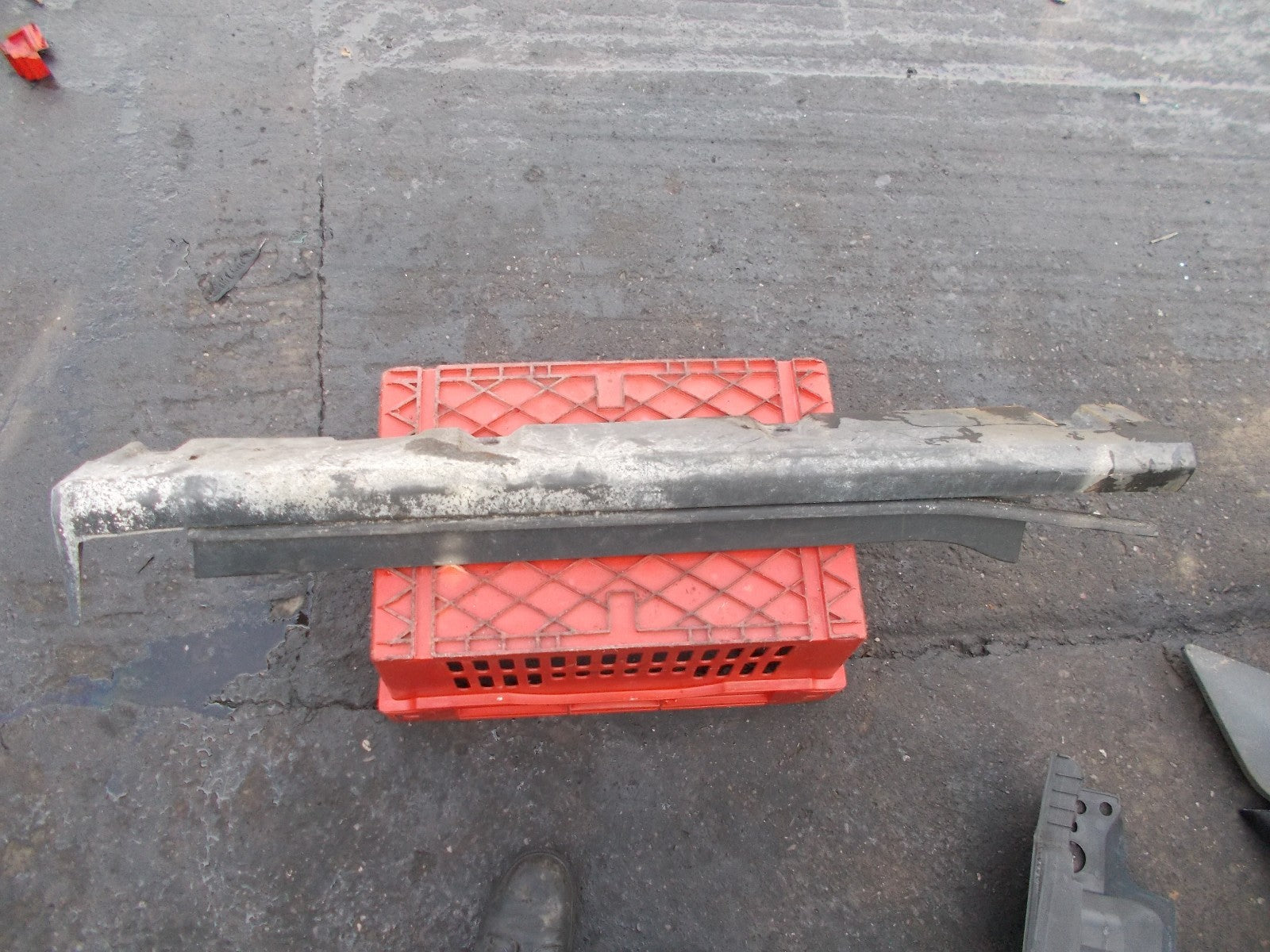 2016 FORD TRANSIT CONNECT OS DRIVERS SIDE SKIRT TRIM DT11R10258A