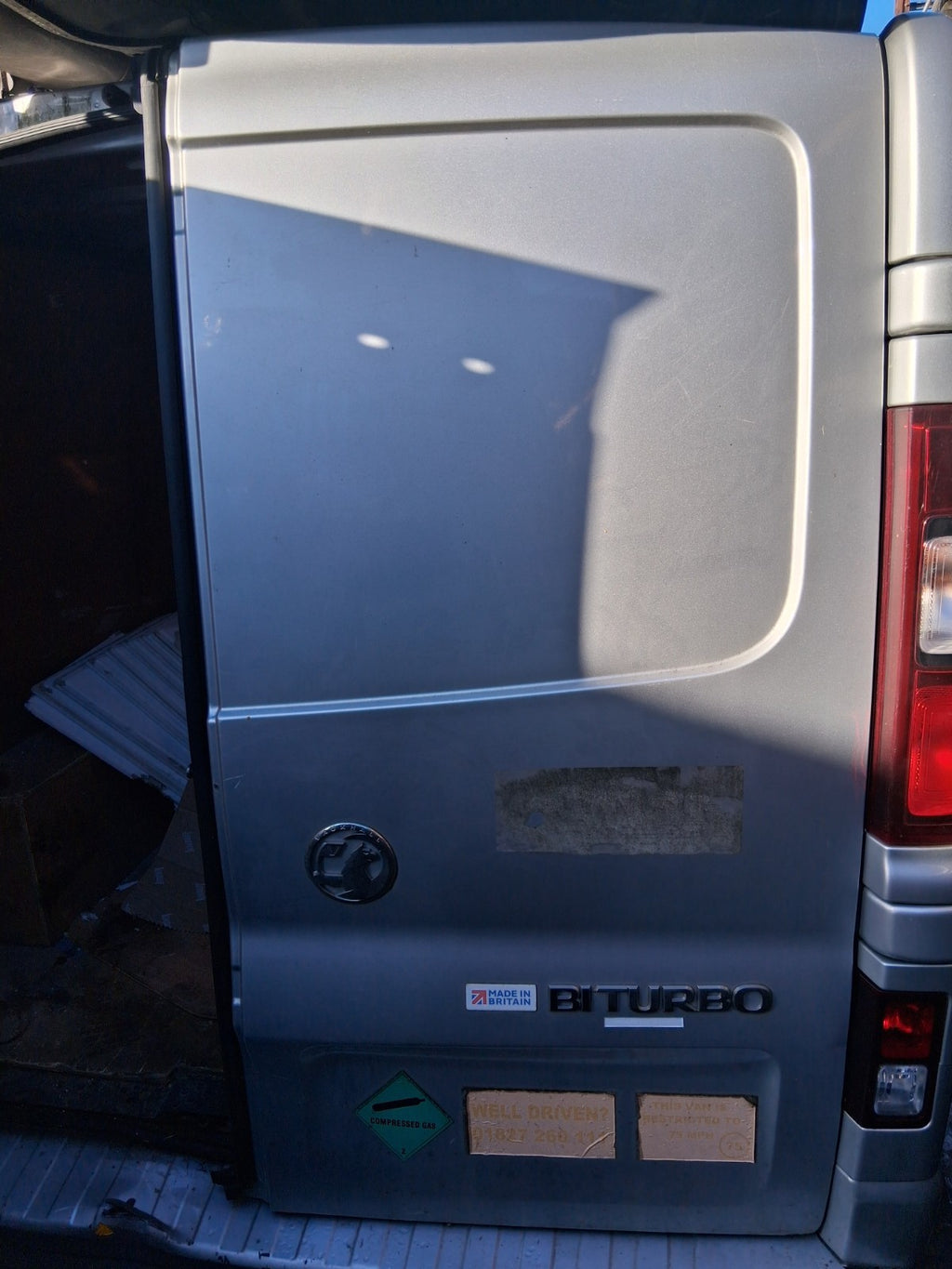 2017 VAUXHALL VIVARO MK2 OSR DRIVER SIDE REAR RIGHT COMPLETE DOOR SILVER L193