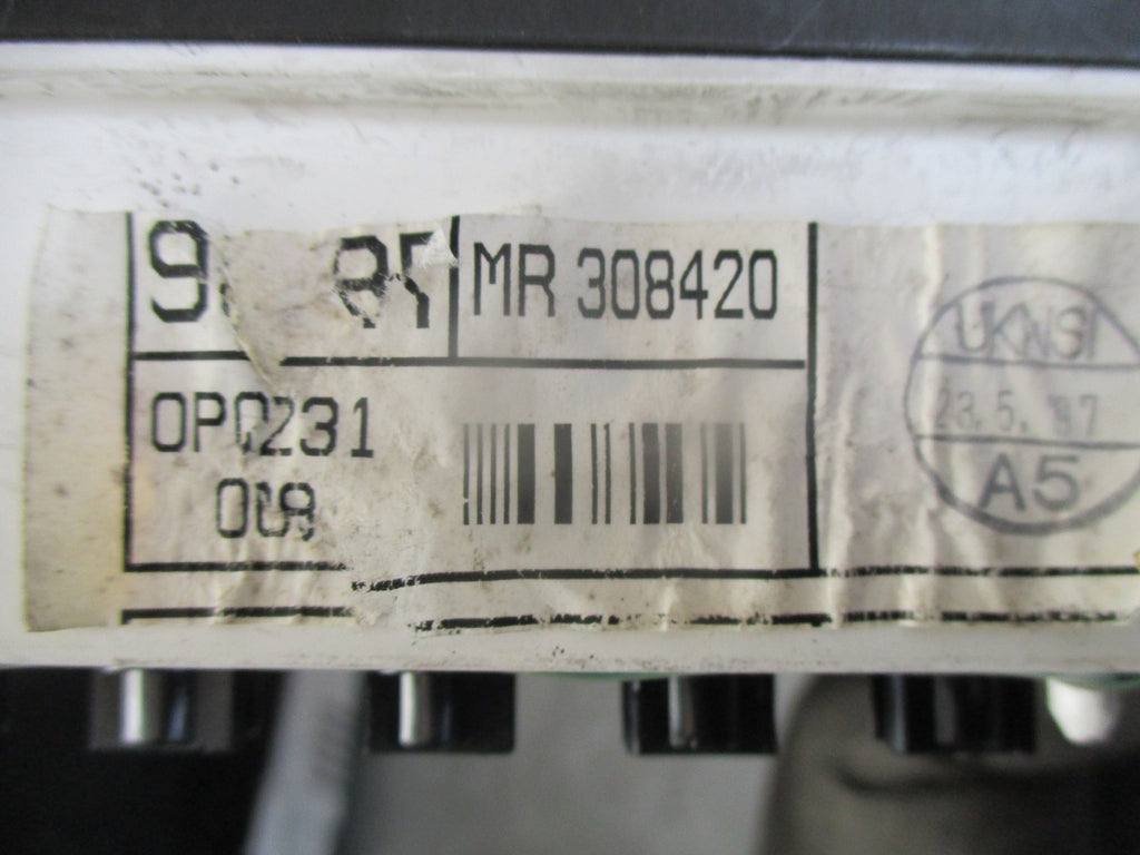 1998 MITSUBISHI CARISMA 1.8 GDI  SPEEDOMETER INSTRUMENT CLUSTER MR308420