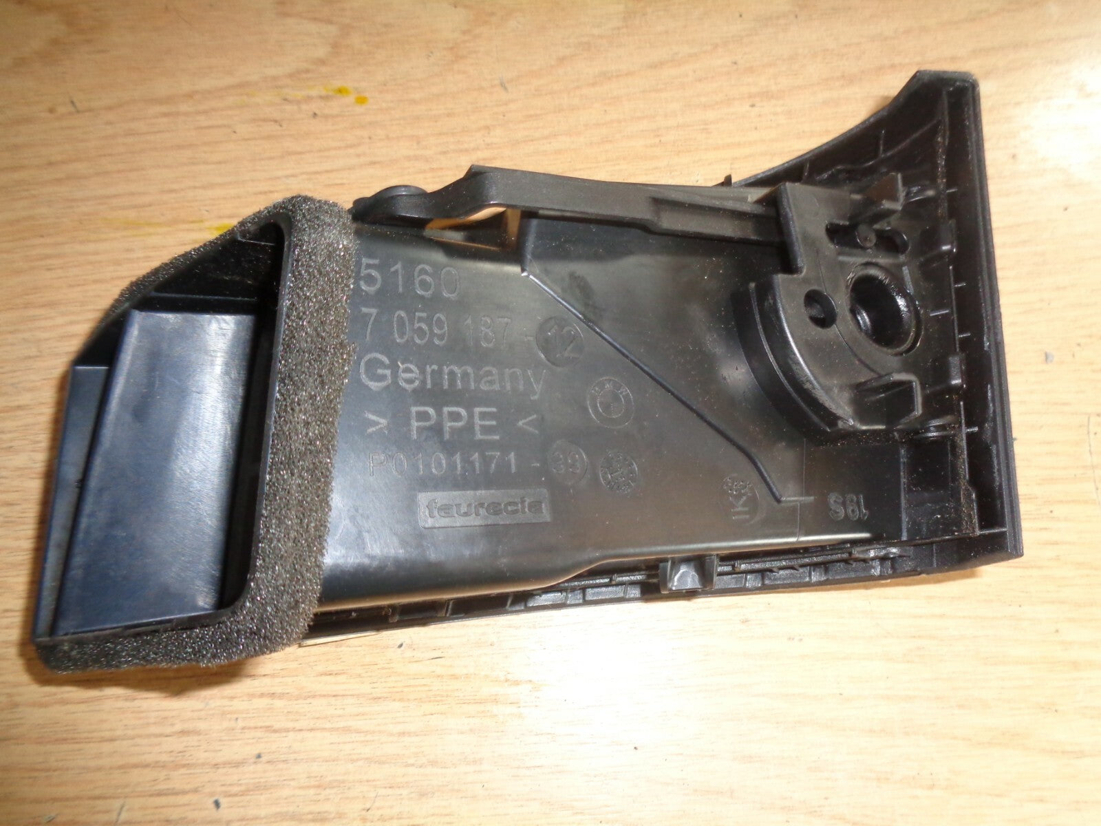 BMW 1 SERIES E81 E2 E87 E88 DASH AIR VENT NS PASSENGER SIDE AIR VENT 7059187