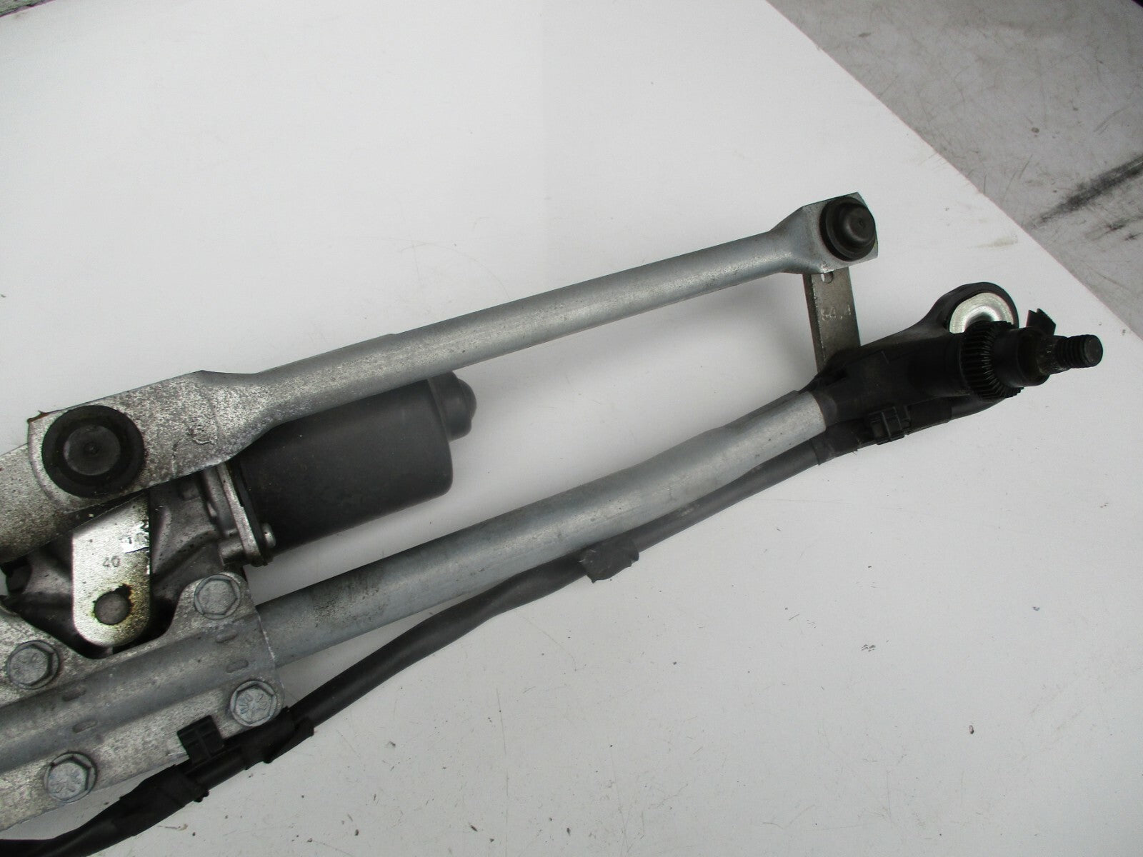 BMW 1 SERIES E87 2006 FRONT WINDSCREEN WIPER MOTOR LINKAGE 719303701 405122