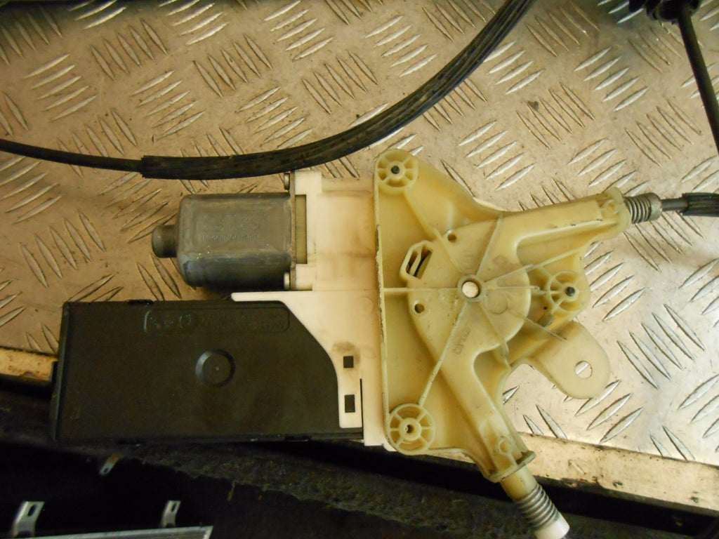RENAULT LAGUNA 1.9 DCI MK2 LEFT HAND FRONT ELECTRIC WINDOW SWITCH 807010002R