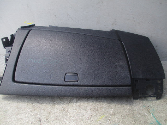 2004 BMW 1 SERIES E87 FRONT DASHBOARD STORAGE GLOVE BOX COMPARTMENT