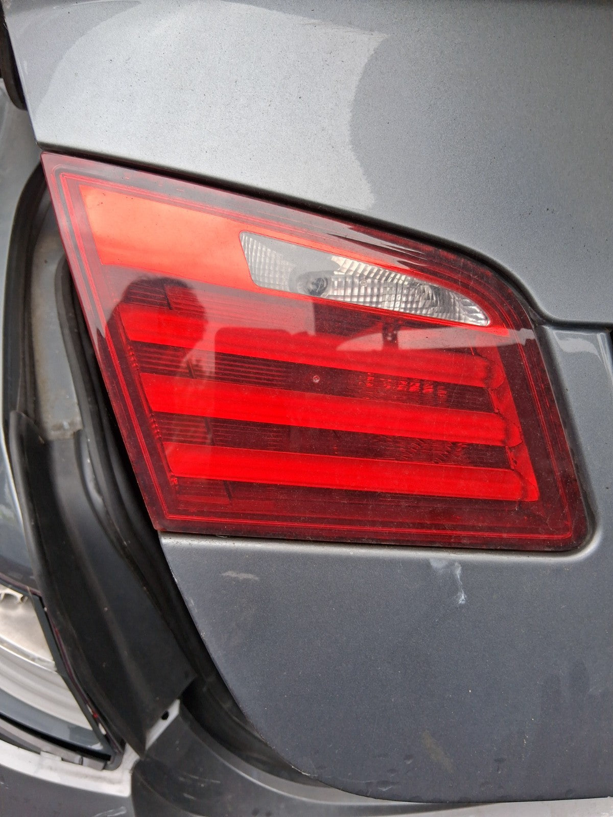 2010 BMW 5 SERIES F10 M SPORT NSR PASSENGER SIDE REAR LEFT INNER TAIL LIGHT