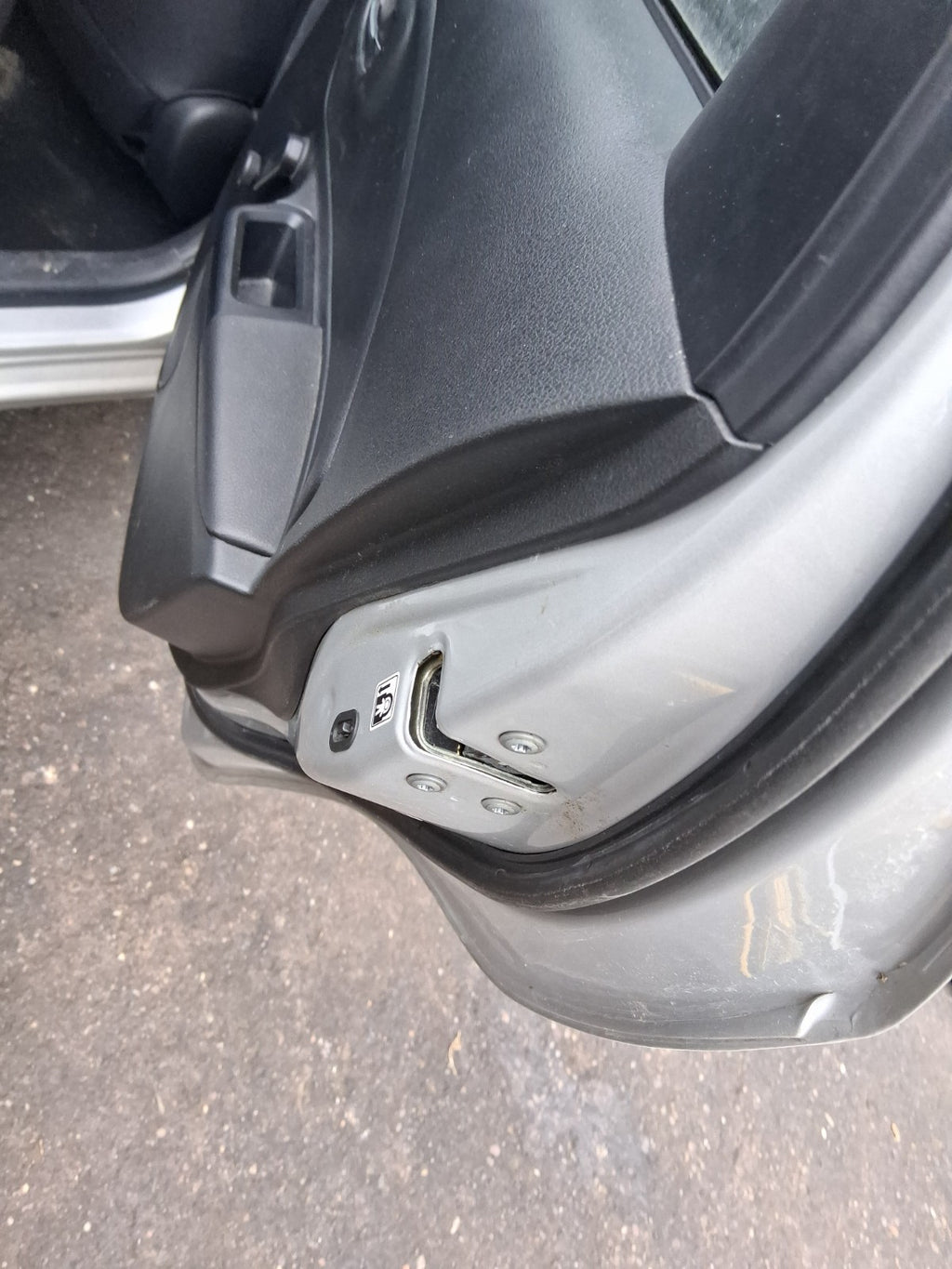 TOYOTA YARIS MK3 2019 OSR DRIVER SIDE REAR DOOR LOCK MECHANISM