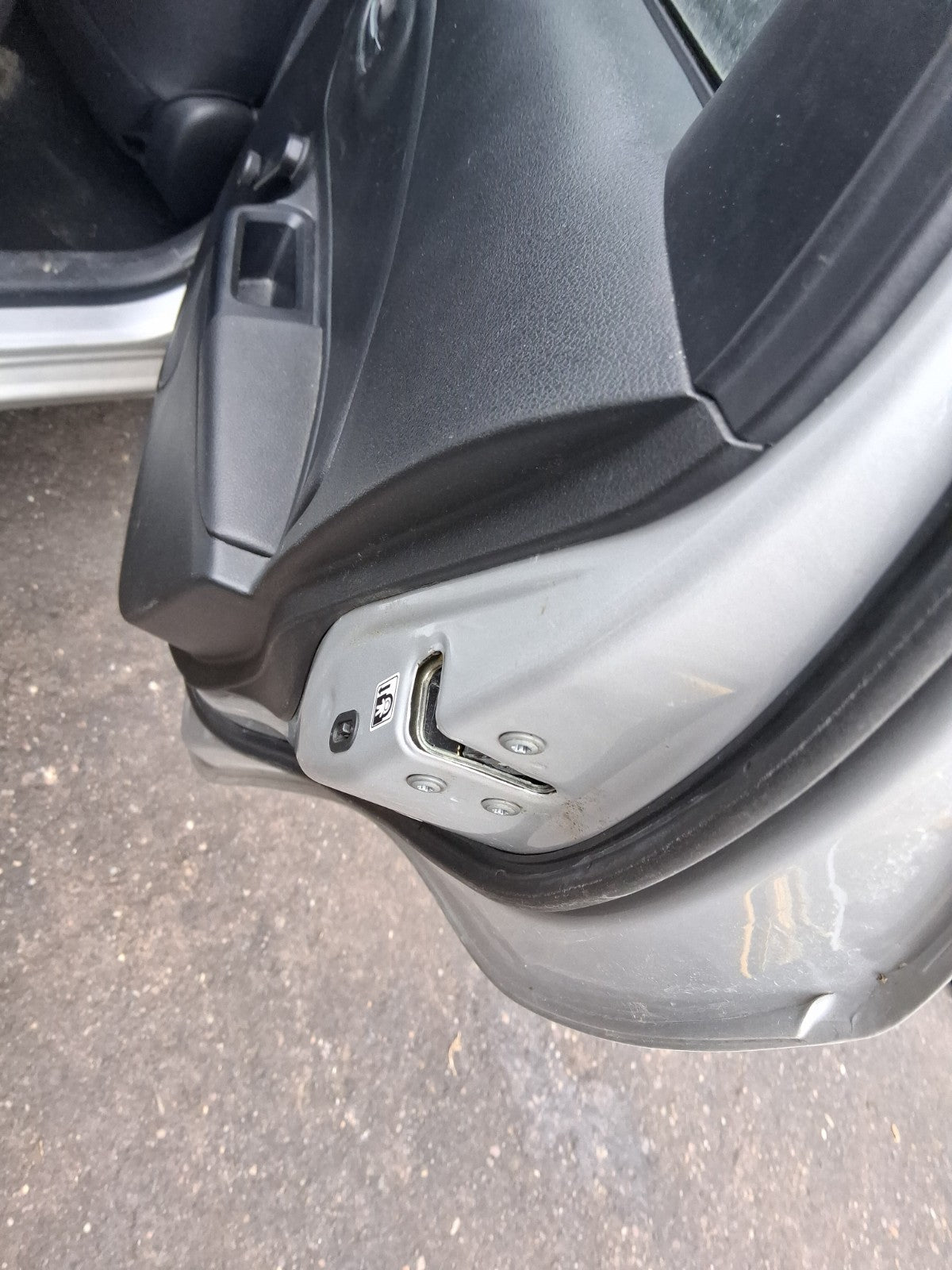 TOYOTA YARIS MK3 2019 OSR DRIVER SIDE REAR DOOR LOCK MECHANISM