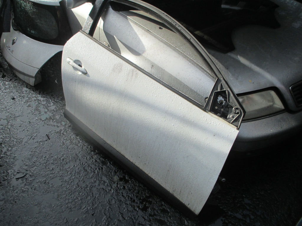 RENAULT MEGANE MK3 2015 3 DOOR OSF DRIVER SIDE FRONT BARE DOOR SHELL FRAME WHITE