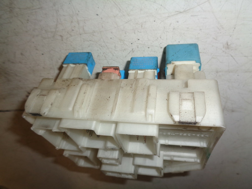 TOYOTA RAV 4 2005 MK2 2.0 PETROL ENGINE FUSE BOX