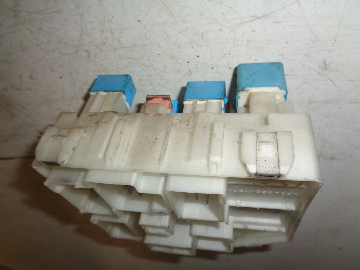 TOYOTA RAV 4 2005 MK2 2.0 PETROL ENGINE FUSE BOX