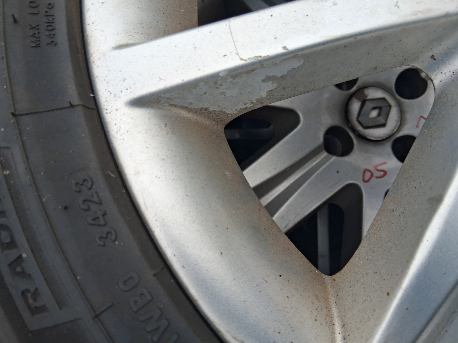 2005 RENAULT MEGANE MK2 17 INCH ALLOY WHEEL WITH TYRE 205/50R17