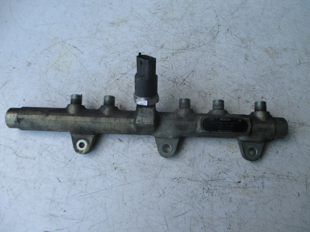 BOSCH  FIAT STILO DOBLO PUNTO FUEL INJECTION RAIL 1.9 JTD BOSCH 0445214016