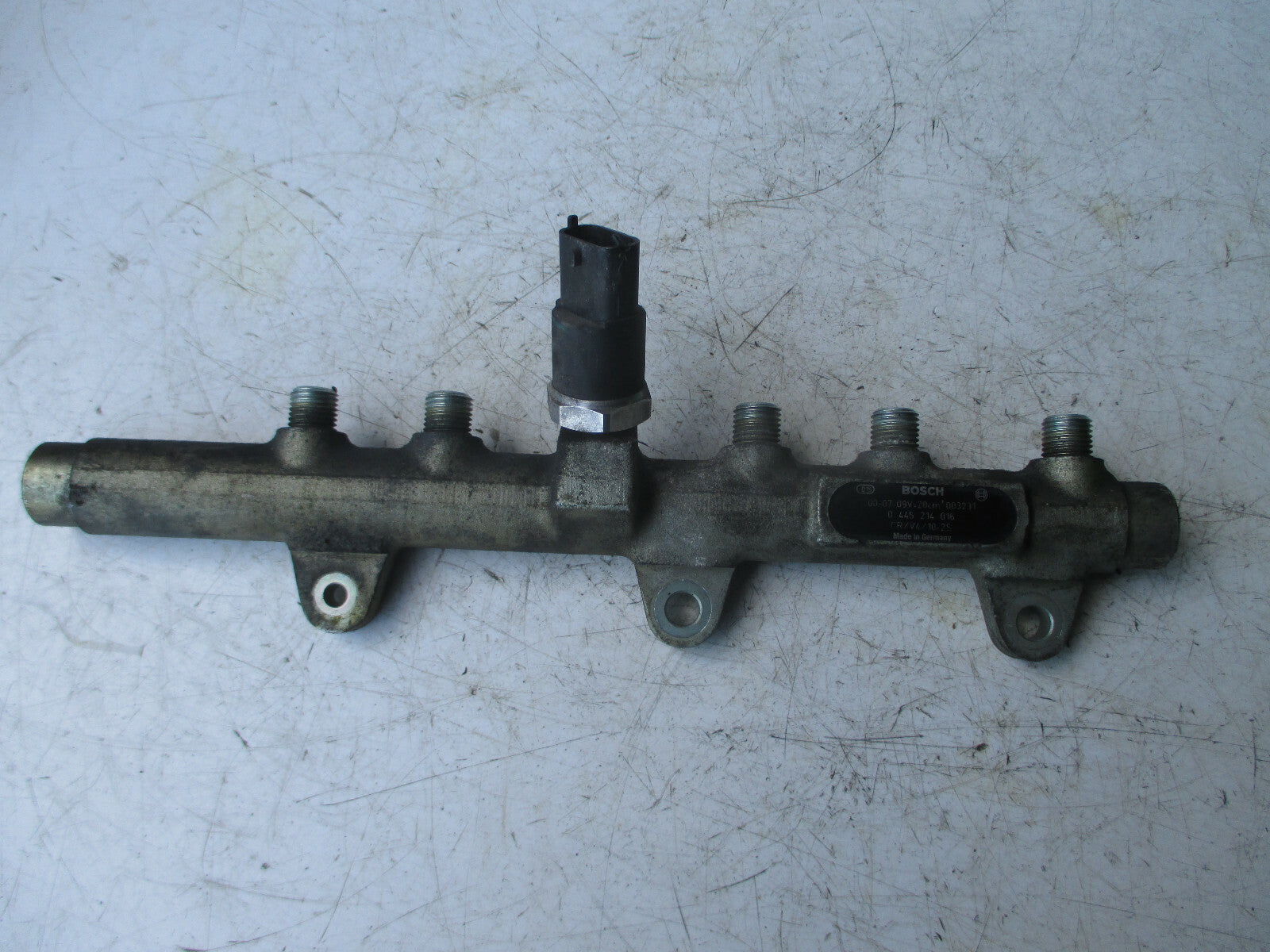 BOSCH  FIAT STILO DOBLO PUNTO FUEL INJECTION RAIL 1.9 JTD BOSCH 0445214016