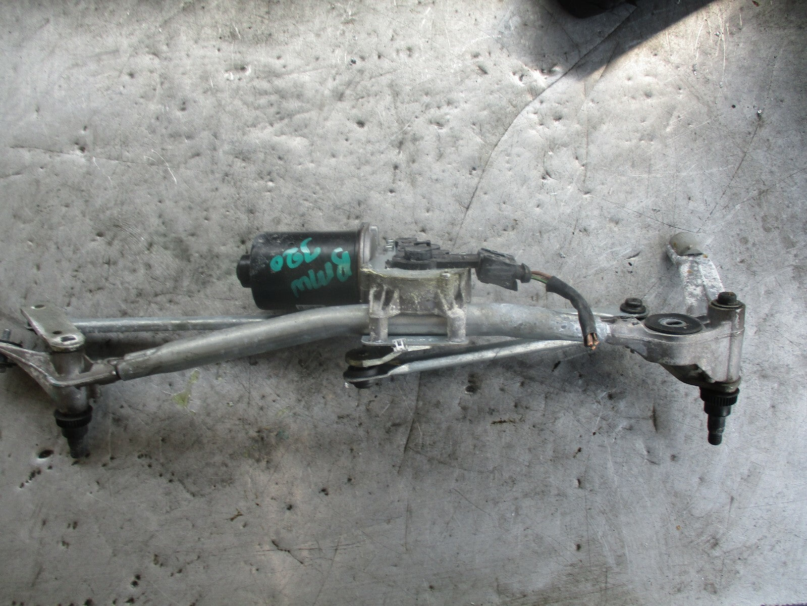 BMW 3 SERIES E90 FRONT WIPER MOTOR WITH LINKAGE MECH 697826401