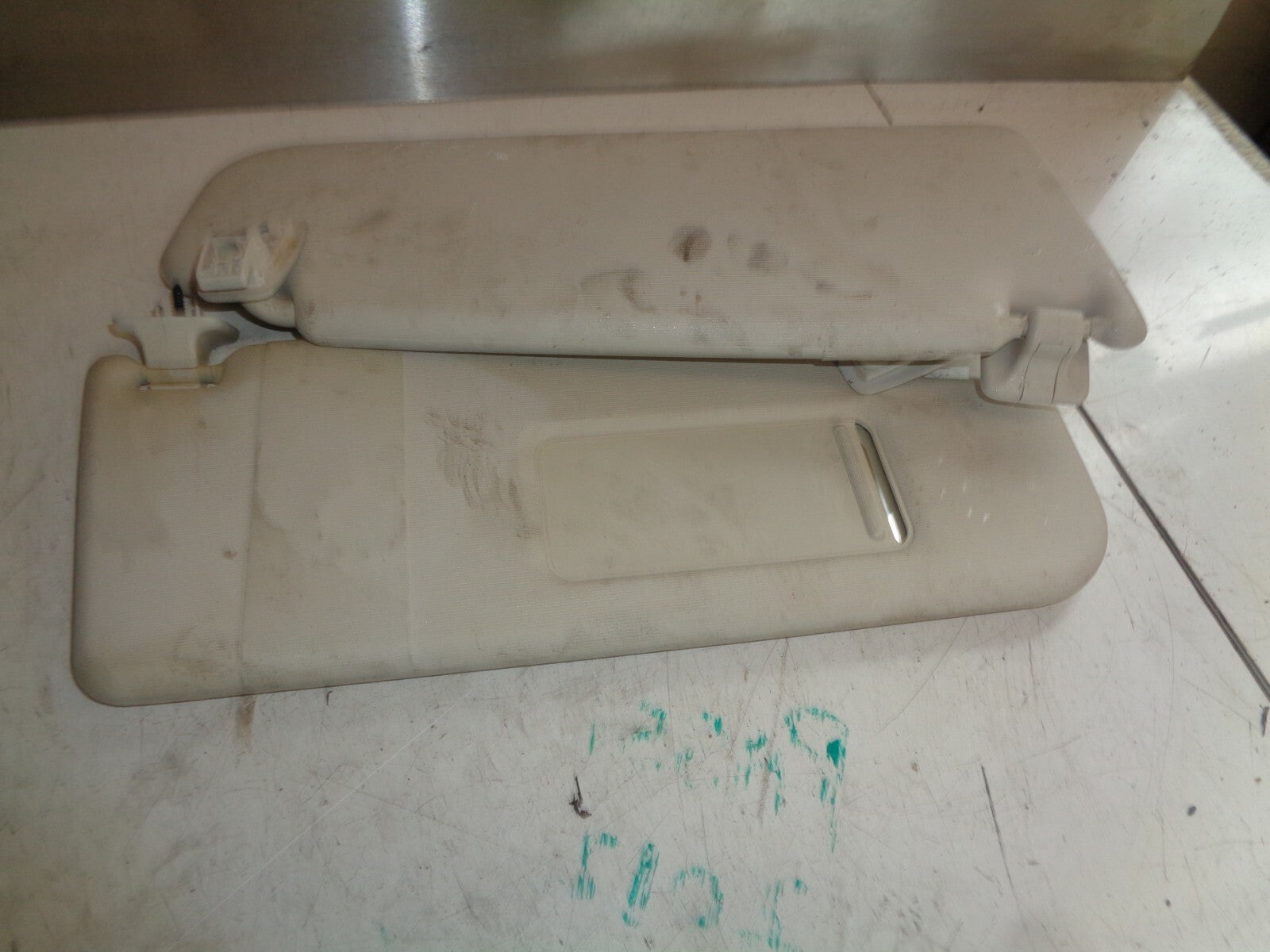 VW VOLKSWAGEN PASSAT CC 2012 FRONT BOTH SIDE SUN VISOR CREAM
