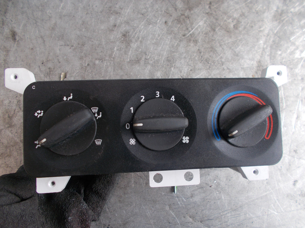 LAND ROVER FREELANDER CLIMATE CONTROL UNIT MODULE
