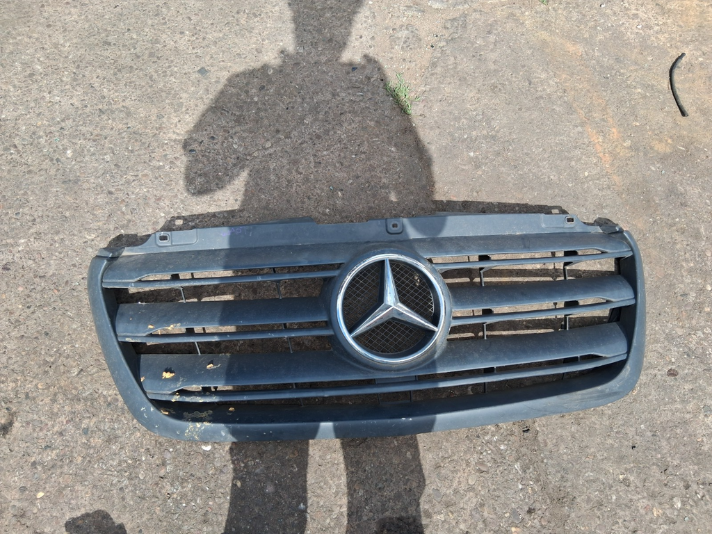 2021 MERCEDES SPRINTER W907 FRONT BUMPER WITH GRILL & BADGE GRILLE A9108852600