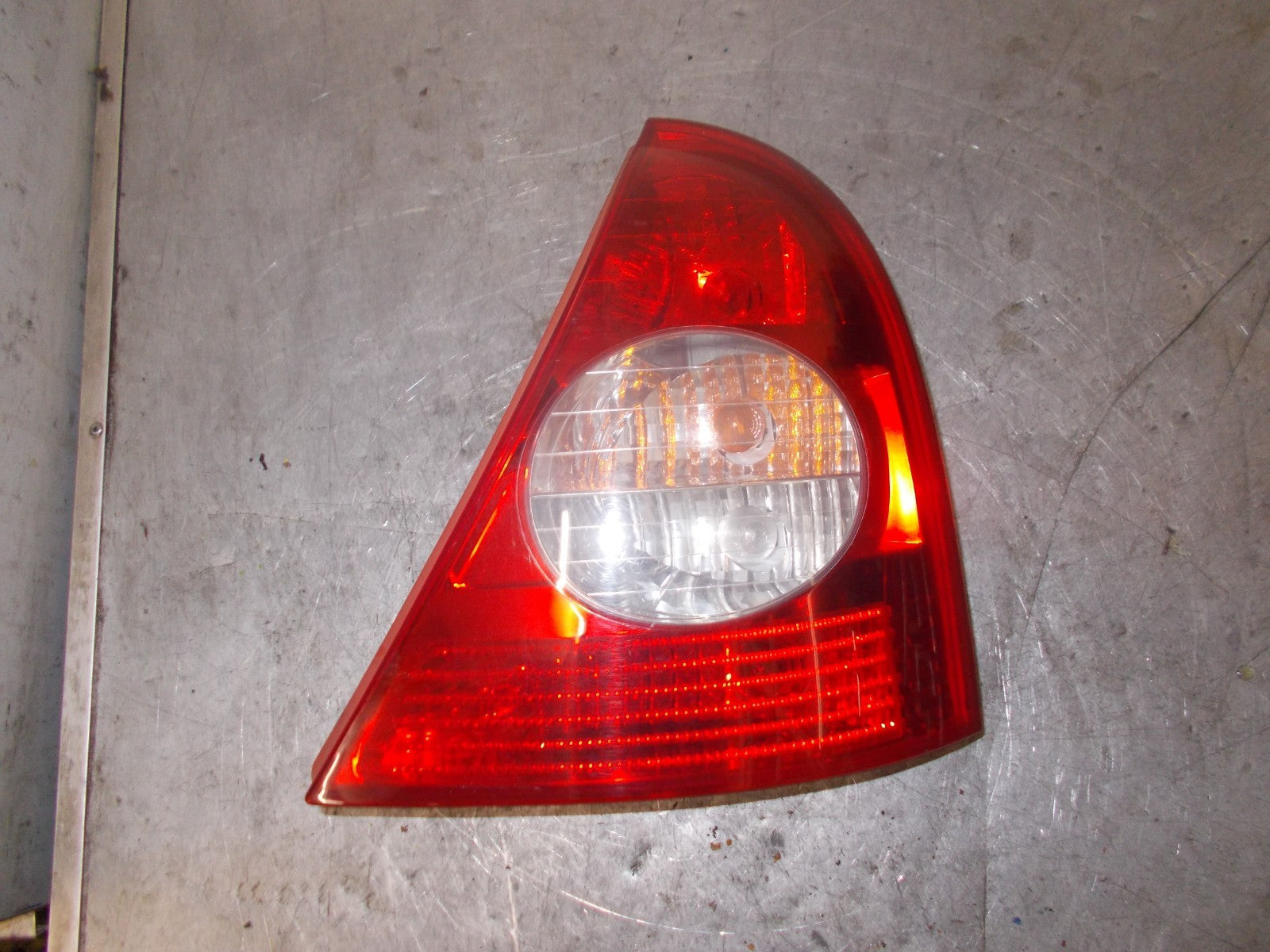 RENAULT CLIO MK2 OSR DRIVER SIDE REAR LIGHT TAIL LIGHT 8200071414