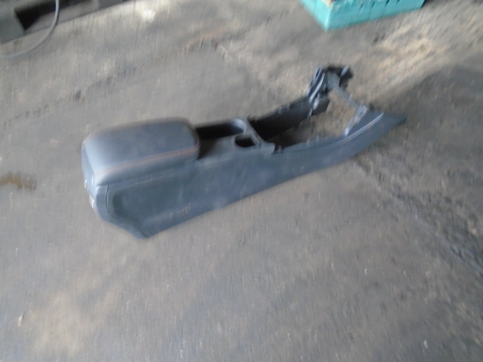 MERCEDES GLA MK1 X156 2019 CENTRE CONSOLE WITH ARM REST