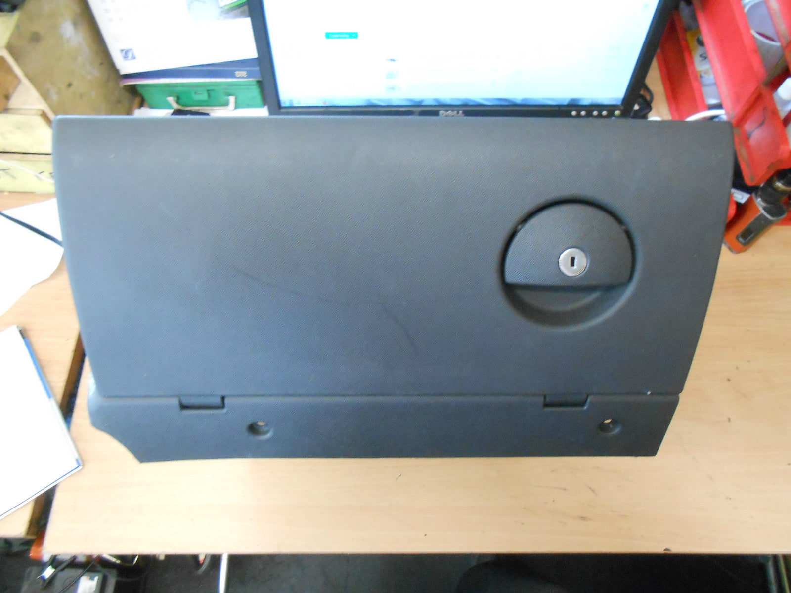 VAUXHALL CORSA C FACELIFT 2005 GLOVEBOX GLOVE BOX STORAGE COMPARTMENT 09114402