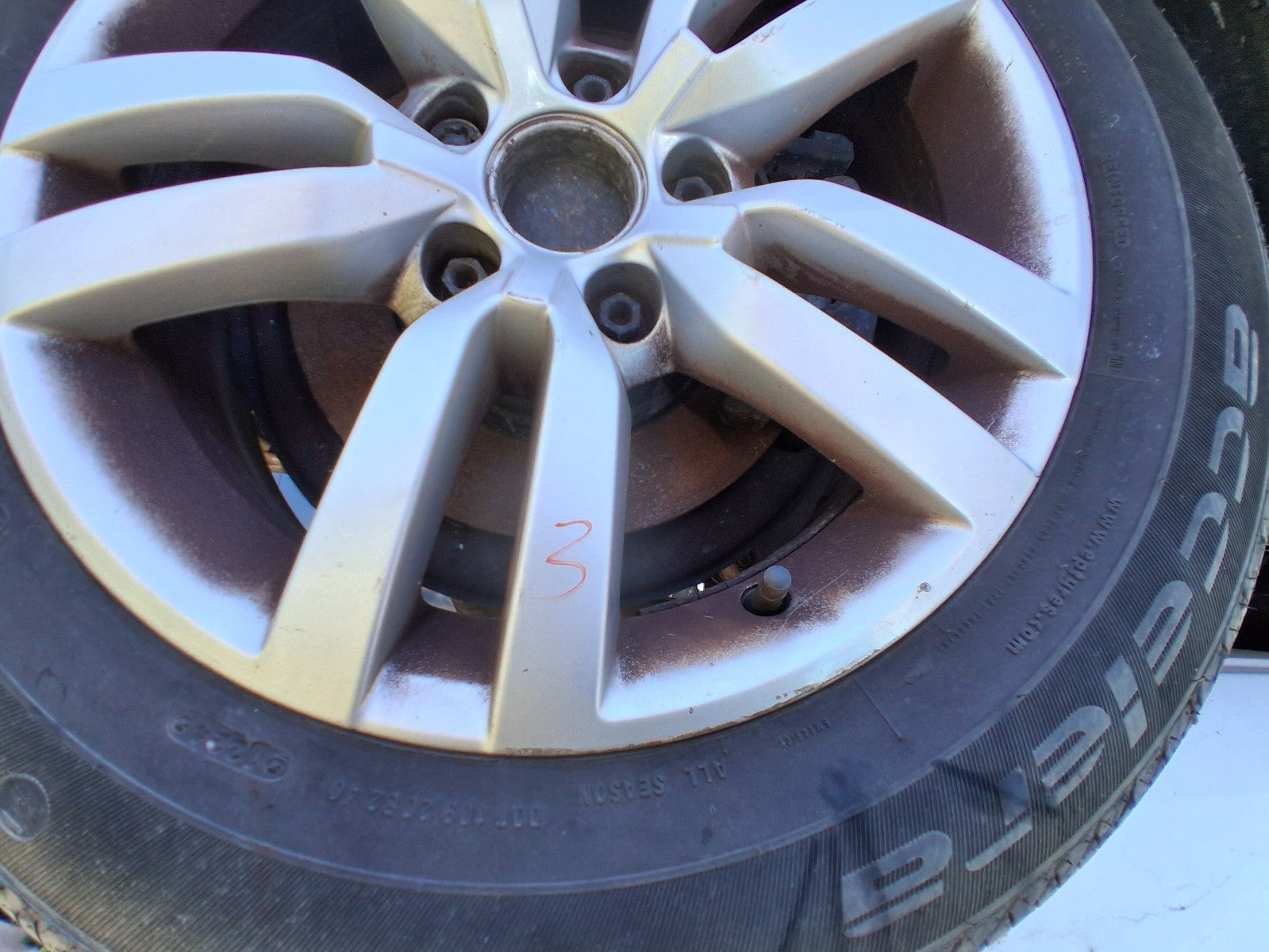 2013 VW VOLKSWAGEN TIGUAN MK1 16 INCH ALLOY WHEEL WITH TYRE 215/65R16 REF 3