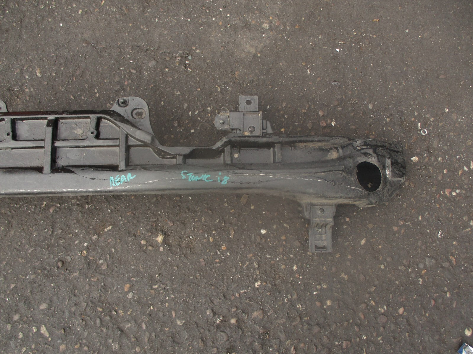 2018 KIA STONIC REAR BUMPER REINFORCEMENT CRASH BAR 86631H8410