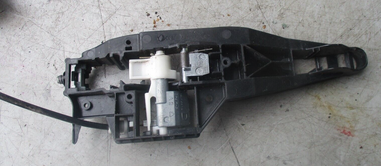 2013 PEUGEOT 208 OSR DRIVER SIDE REAR DOOR LOCK CATCH WITH HANDLE 9812501380