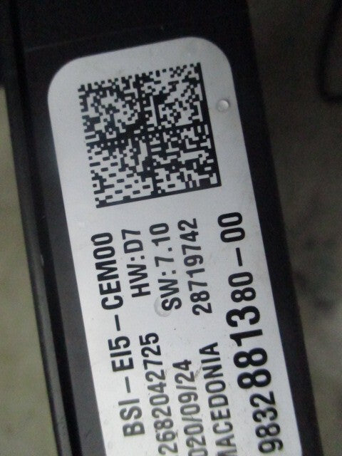 VAUXHALL CORSA FUSE RELAY BOX 2015DJ3828