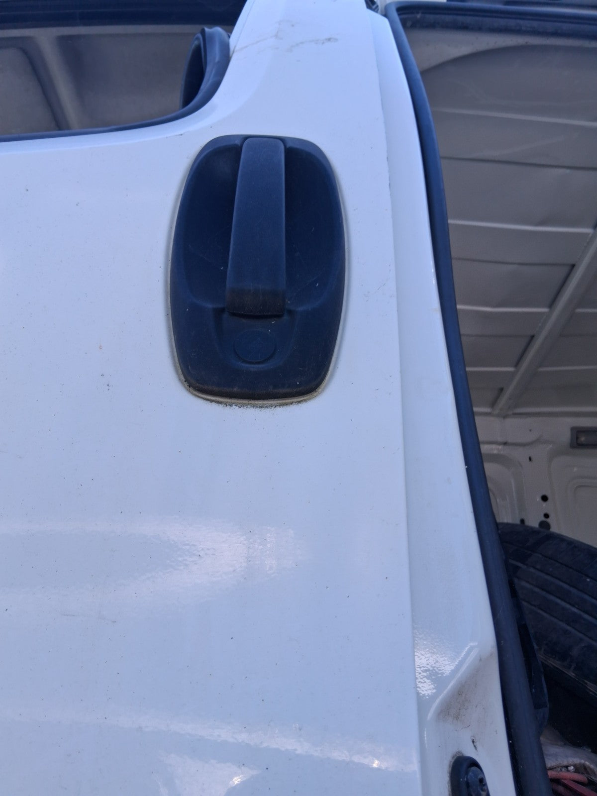 2015 PEUGEOT BIPPER NSF PASSENGER SIDE FRONT DOOR HANDLE