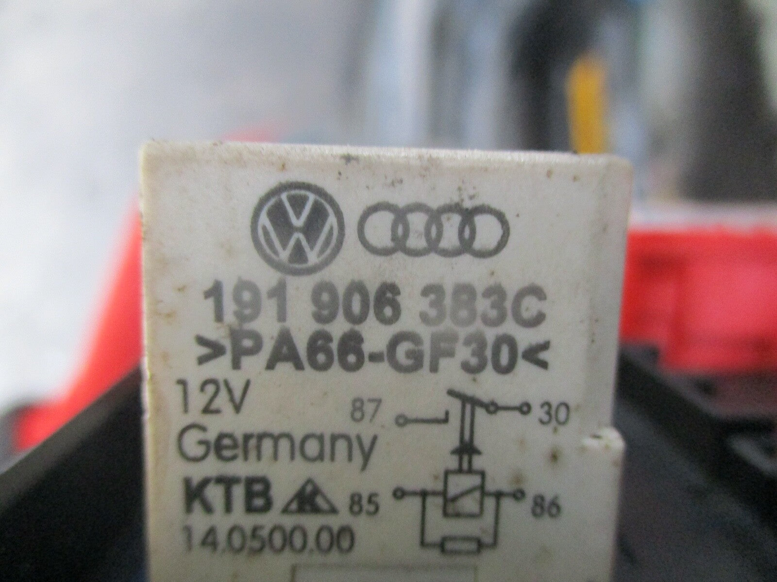 AUDI A4 B6 FUSE BOX RELAY UNT 191 906 383 C PA66 GF30