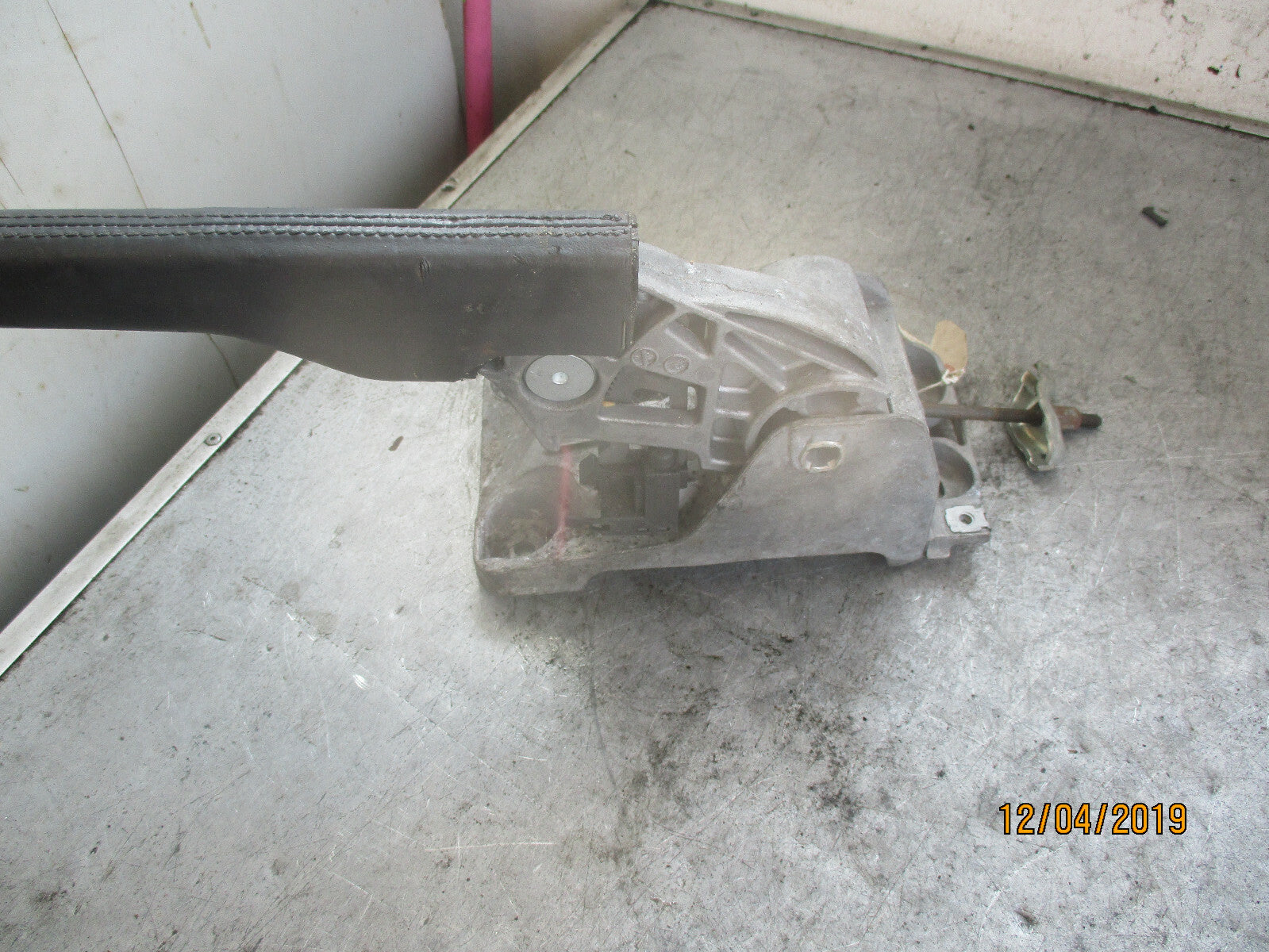 VOLKSWAGEN GOLF MK5 HANDBRAKE LEVER HANDLE 1K0711303C