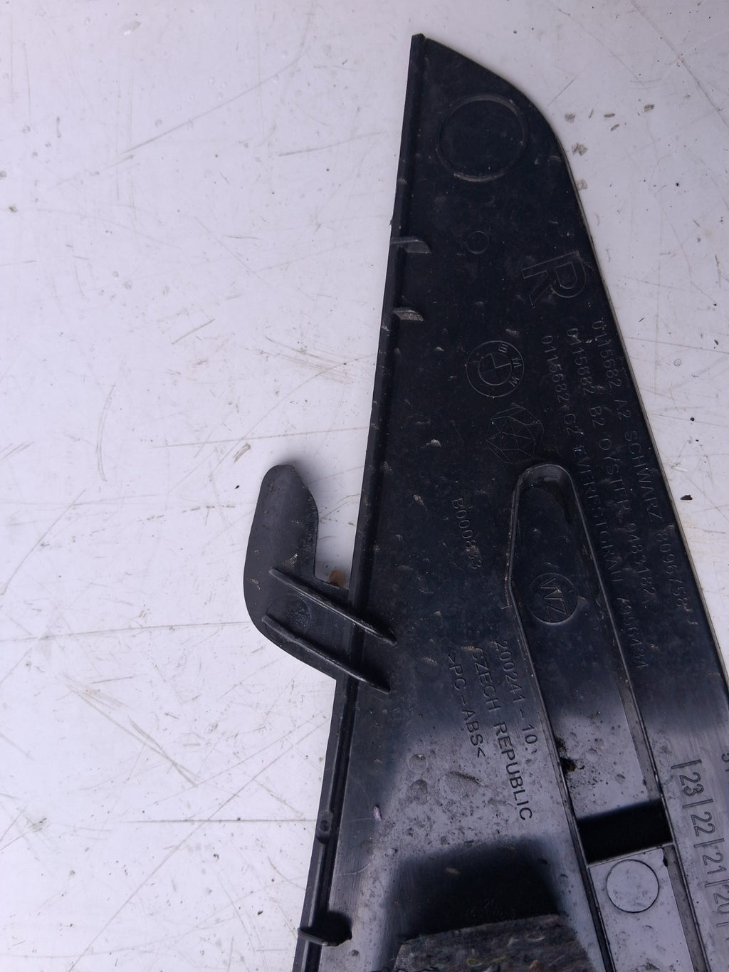 2024 BMW 2 SERIES F44 COUPE OSR REAR DRIVER RIGHT SIDE D PILLAR TRIM 8096758