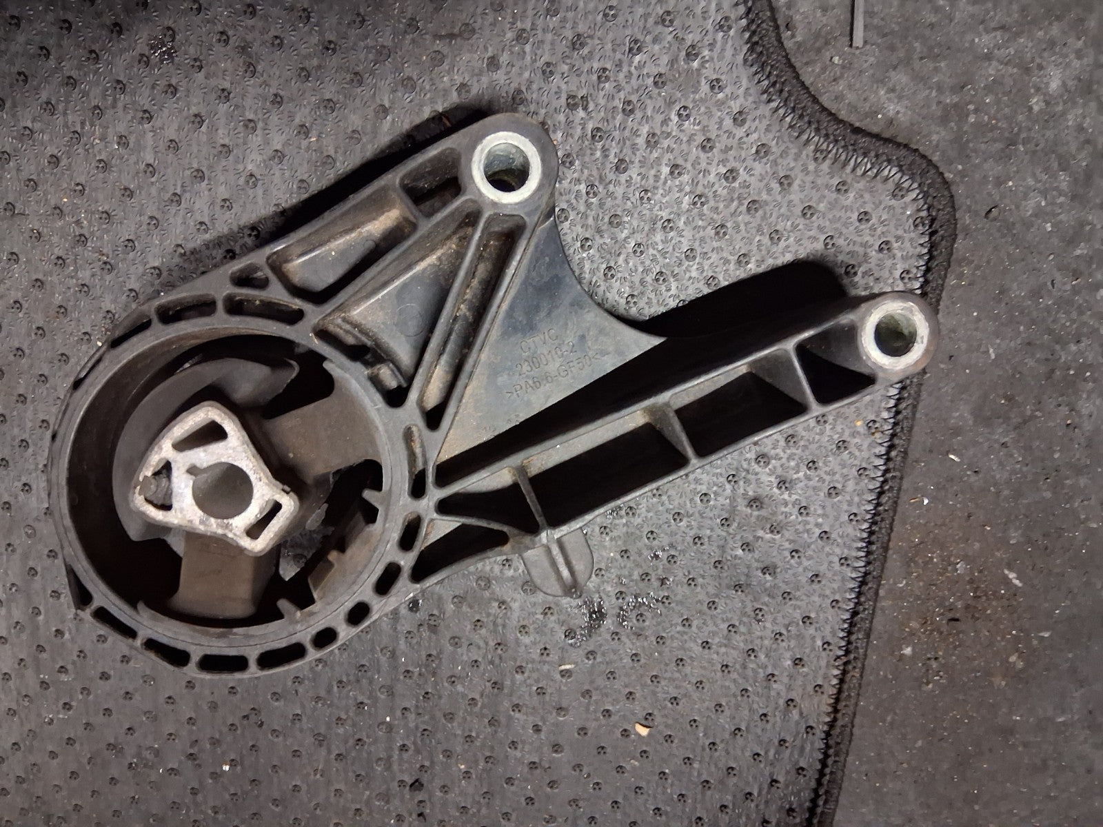 2018 VAUXHALL ZAFIRA C GEARBOX MOUNT BRACKET 2300102