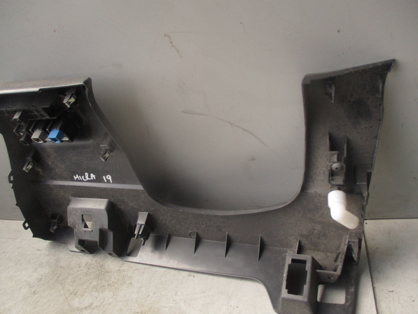 2019 NISSAN MICRA K14 MK5 DRIVER SIDE LOWER DASHBOARD SWITCHES & TRIM 681065FF